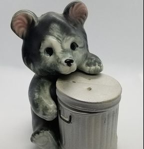 Vintage Salt and pepper shaker set, bear